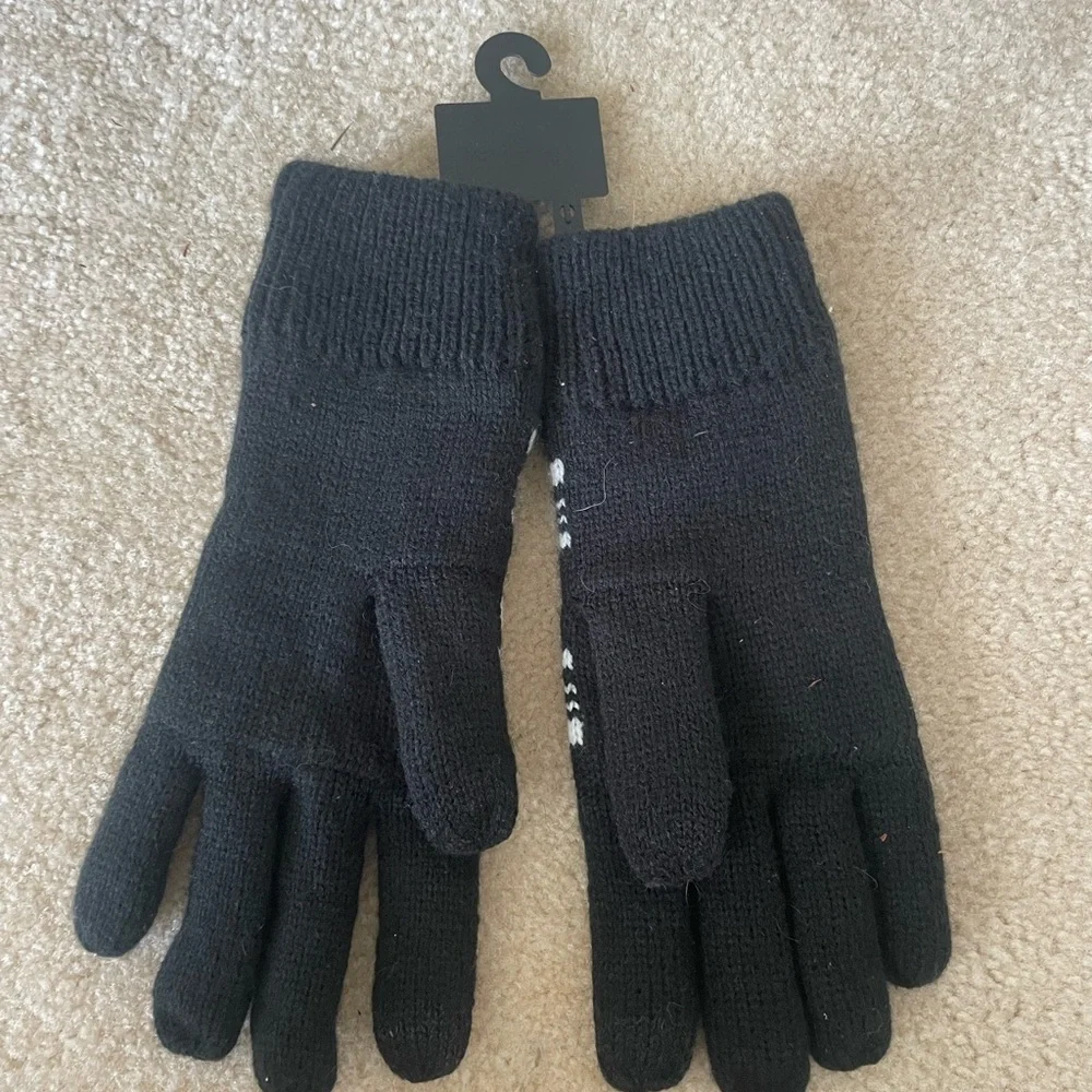 Amsterdam Black and‎ White Knit Gloves. Women OS
